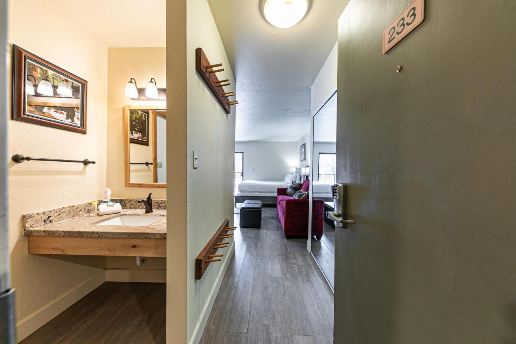 Charming Queen Studio Deluxe W/Balcony #233 At Donner Lake Village Truckee Exterior foto